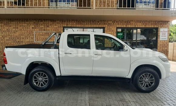 Nunua Ilio tumika Toyota Hilux White Gari ndani ya Bulembu nchini Hhohho Nunua Ilio tumika Toyota Hilux White Gari ndani ya Bulembu nchini Hhohho