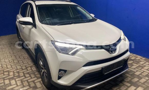 Buy Used Toyota RAV4 White Car in Ezulwini in Hhohho Buy Used Toyota RAV4 White Car in Ezulwini in Hhohho