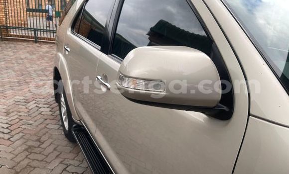 Nunua Ilio tumika Toyota Fortuner Silver Gari ndani ya Ezulwini nchini Hhohho Nunua Ilio tumika Toyota Fortuner Silver Gari ndani ya Ezulwini nchini Hhohho