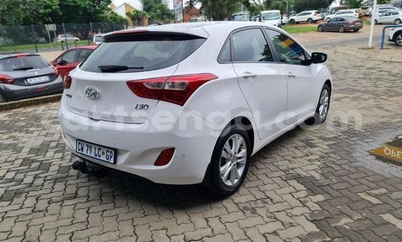 Nunua Ilio tumika Hyundai i20 White Gari ndani ya Ezulwini nchini Hhohho Nunua Ilio tumika Hyundai i20 White Gari ndani ya Ezulwini nchini Hhohho