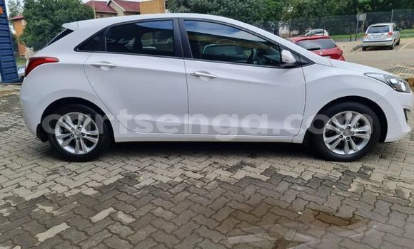 Nunua Ilio tumika Hyundai i20 White Gari ndani ya Ezulwini nchini Hhohho Nunua Ilio tumika Hyundai i20 White Gari ndani ya Ezulwini nchini Hhohho