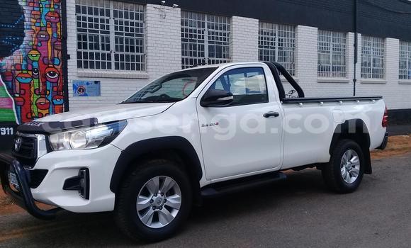 Nunua Ilio tumika Toyota Hilux White Gari ndani ya Mbabane nchini Manzini Nunua Ilio tumika Toyota Hilux White Gari ndani ya Mbabane nchini Manzini