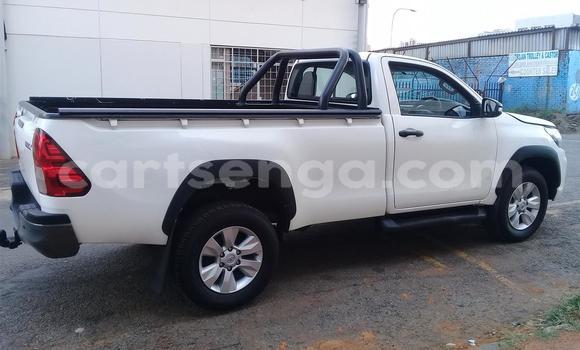 Nunua Ilio tumika Toyota Hilux White Gari ndani ya Mbabane nchini Manzini Nunua Ilio tumika Toyota Hilux White Gari ndani ya Mbabane nchini Manzini