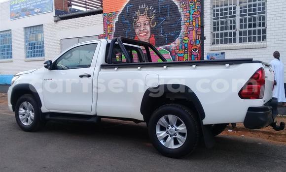 Nunua Ilio tumika Toyota Hilux White Gari ndani ya Mbabane nchini Manzini Nunua Ilio tumika Toyota Hilux White Gari ndani ya Mbabane nchini Manzini