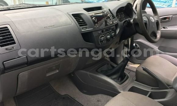 Nunua Ilio tumika Toyota Hilux White Gari ndani ya Ezulwini nchini Hhohho Nunua Ilio tumika Toyota Hilux White Gari ndani ya Ezulwini nchini Hhohho