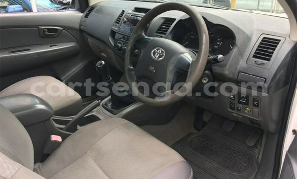 Nunua Ilio tumika Toyota Hilux White Gari ndani ya Ezulwini nchini Hhohho Nunua Ilio tumika Toyota Hilux White Gari ndani ya Ezulwini nchini Hhohho
