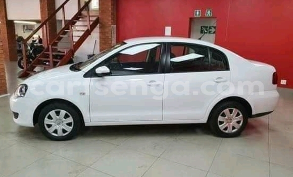 Nunua Ilio tumika Volkswagen Polo White Gari ndani ya Ezulwini nchini Hhohho Nunua Ilio tumika Volkswagen Polo White Gari ndani ya Ezulwini nchini Hhohho