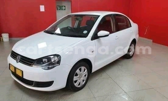 Nunua Ilio tumika Volkswagen Polo White Gari ndani ya Ezulwini nchini Hhohho Nunua Ilio tumika Volkswagen Polo White Gari ndani ya Ezulwini nchini Hhohho