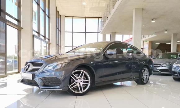 Nunua Ilio tumika Mercedes-Benz E-Classe Black Gari ndani ya Mbabane nchini Manzini