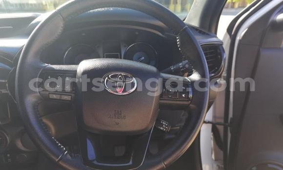 Nunua Ilio tumika Toyota Hilux White Gari ndani ya Mbabane nchini Manzini Nunua Ilio tumika Toyota Hilux White Gari ndani ya Mbabane nchini Manzini