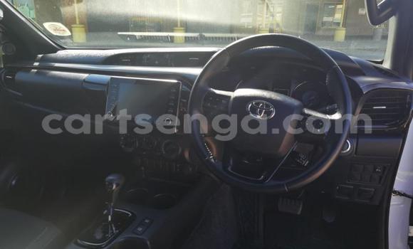 Nunua Ilio tumika Toyota Hilux White Gari ndani ya Mbabane nchini Manzini Nunua Ilio tumika Toyota Hilux White Gari ndani ya Mbabane nchini Manzini