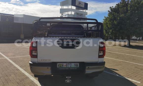 Nunua Ilio tumika Toyota Hilux White Gari ndani ya Mbabane nchini Manzini Nunua Ilio tumika Toyota Hilux White Gari ndani ya Mbabane nchini Manzini