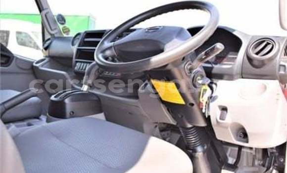 Nunua Ilio tumika Hino 300 Series White Lori ndani ya Mbabane nchini Manzini Nunua Ilio tumika Hino 300 Series White Lori ndani ya Mbabane nchini Manzini