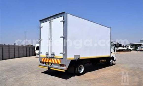 Nunua Ilio tumika Hino 300 Series White Lori ndani ya Mbabane nchini Manzini Nunua Ilio tumika Hino 300 Series White Lori ndani ya Mbabane nchini Manzini