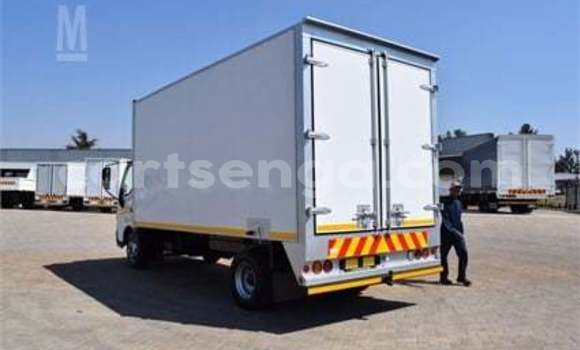 Nunua Ilio tumika Hino 300 Series White Lori ndani ya Mbabane nchini Manzini Nunua Ilio tumika Hino 300 Series White Lori ndani ya Mbabane nchini Manzini