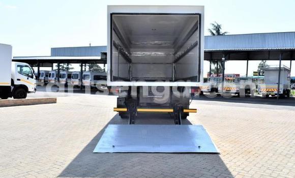 Nunua Ilio tumika Isuzu FTR 850 White Lori ndani ya Manzini nchini Manzini Nunua Ilio tumika Isuzu FTR 850 White Lori ndani ya Manzini nchini Manzini