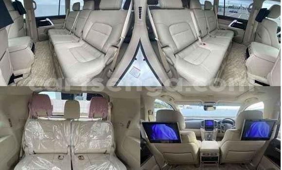 Buy Import Toyota Land Cruiser White Car in Big Bend in Lubombo District Buy Import Toyota Land Cruiser White Car in Big Bend in Lubombo District