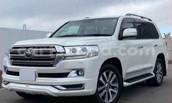 Buy Import Toyota Land Cruiser White Car in Big Bend in Lubombo District Buy Import Toyota Land Cruiser White Car in Big Bend in Lubombo District