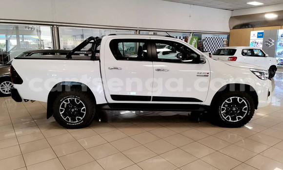 Buy Used Toyota Hilux White Car in Nhlangano in Shiselweni District Buy Used Toyota Hilux White Car in Nhlangano in Shiselweni District