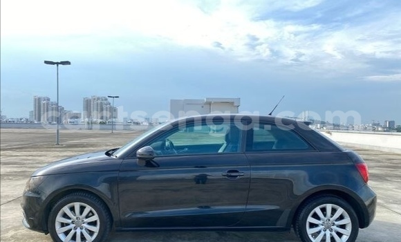 Nunua Ilio tumika Audi A1 Black Gari ndani ya Big Bend nchini Lubombo Nunua Ilio tumika Audi A1 Black Gari ndani ya Big Bend nchini Lubombo