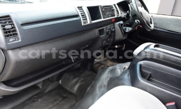 Buy Used Toyota Hiace White Car in Ezulwini in Hhohho Buy Used Toyota Hiace White Car in Ezulwini in Hhohho