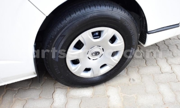 Buy Used Toyota Hiace White Car in Ezulwini in Hhohho Buy Used Toyota Hiace White Car in Ezulwini in Hhohho