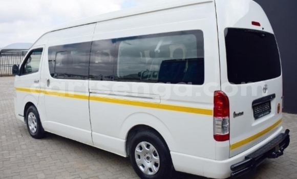 Buy Used Toyota Hiace White Car in Ezulwini in Hhohho Buy Used Toyota Hiace White Car in Ezulwini in Hhohho