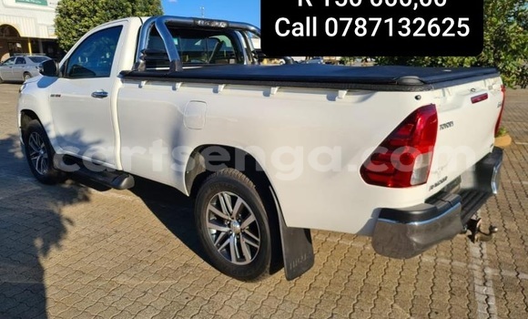 Buy Used Toyota Hilux White Car in Manzini in Manzini