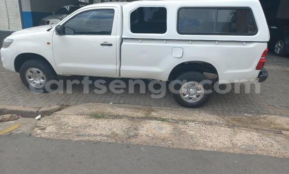 Buy Used Toyota Hilux White Car in Ezulwini in Hhohho Buy Used Toyota Hilux White Car in Ezulwini in Hhohho