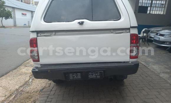 Nunua Ilio tumika Toyota Hilux White Gari ndani ya Ezulwini nchini Hhohho Nunua Ilio tumika Toyota Hilux White Gari ndani ya Ezulwini nchini Hhohho