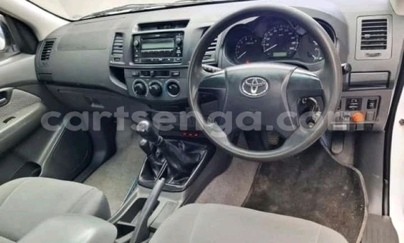 Nunua Ilio tumika Toyota Hilux White Gari ndani ya Ezulwini nchini Hhohho Nunua Ilio tumika Toyota Hilux White Gari ndani ya Ezulwini nchini Hhohho