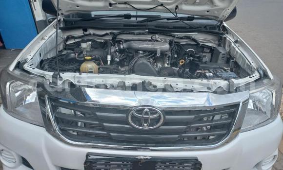 Nunua Ilio tumika Toyota Hilux White Gari ndani ya Ezulwini nchini Hhohho Nunua Ilio tumika Toyota Hilux White Gari ndani ya Ezulwini nchini Hhohho