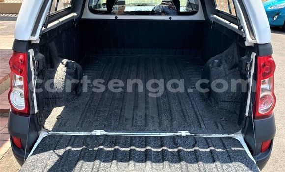 Buy Used Nissan NP 300 White Car in Import - Dubai in Hhohho Buy Used Nissan NP 300 White Car in Import - Dubai in Hhohho