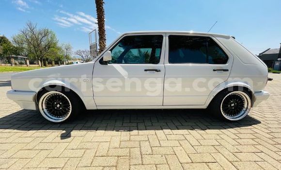 Nunua Ilio tumika Volkswagen Golf White Gari ndani ya Import - Dubai nchini Hhohho