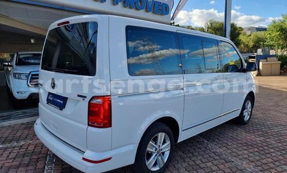 Acheter Occasion Voiture Volkswagen Caravelle Blanc à Ezulwini, Hhohho Acheter Occasion Voiture Volkswagen Caravelle Blanc à Ezulwini, Hhohho