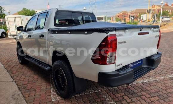 Nunua Ilio tumika Toyota Hilux White Gari ndani ya Ezulwini nchini Hhohho Nunua Ilio tumika Toyota Hilux White Gari ndani ya Ezulwini nchini Hhohho