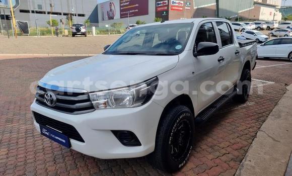 Nunua Ilio tumika Toyota Hilux White Gari ndani ya Ezulwini nchini Hhohho Nunua Ilio tumika Toyota Hilux White Gari ndani ya Ezulwini nchini Hhohho