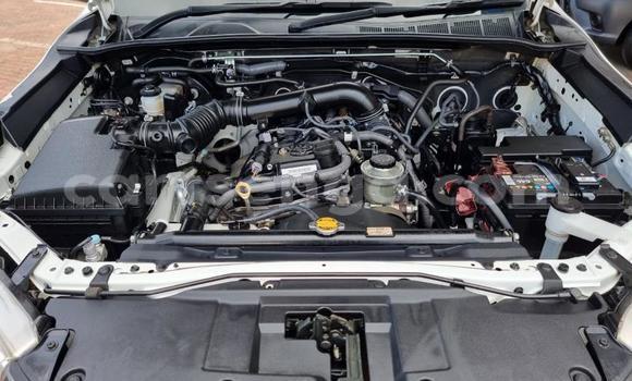 Nunua Ilio tumika Toyota Hilux White Gari ndani ya Ezulwini nchini Hhohho Nunua Ilio tumika Toyota Hilux White Gari ndani ya Ezulwini nchini Hhohho