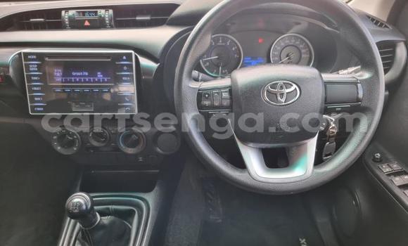 Nunua Ilio tumika Toyota Hilux White Gari ndani ya Ezulwini nchini Hhohho Nunua Ilio tumika Toyota Hilux White Gari ndani ya Ezulwini nchini Hhohho