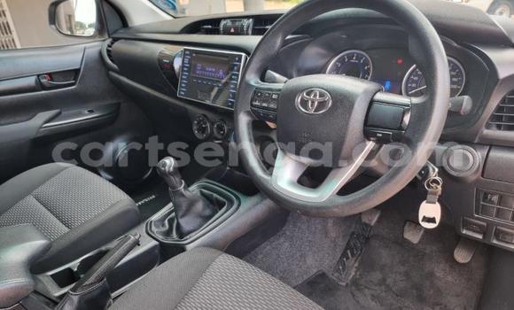 Nunua Ilio tumika Toyota Hilux White Gari ndani ya Ezulwini nchini Hhohho Nunua Ilio tumika Toyota Hilux White Gari ndani ya Ezulwini nchini Hhohho