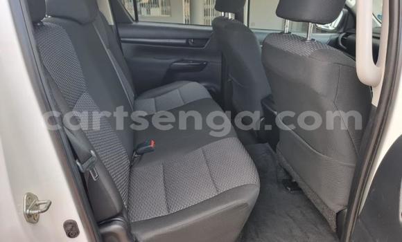 Nunua Ilio tumika Toyota Hilux White Gari ndani ya Ezulwini nchini Hhohho Nunua Ilio tumika Toyota Hilux White Gari ndani ya Ezulwini nchini Hhohho