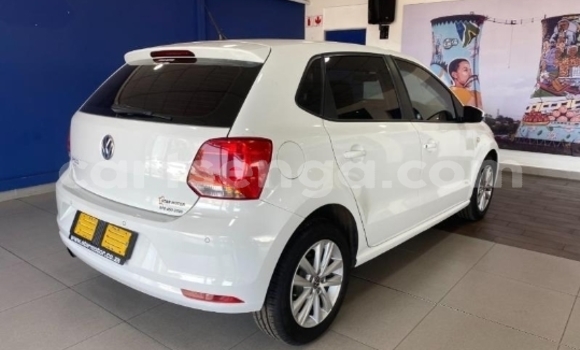 Nunua Ilio tumika Volkswagen Polo White Gari ndani ya Ezulwini nchini Hhohho Nunua Ilio tumika Volkswagen Polo White Gari ndani ya Ezulwini nchini Hhohho