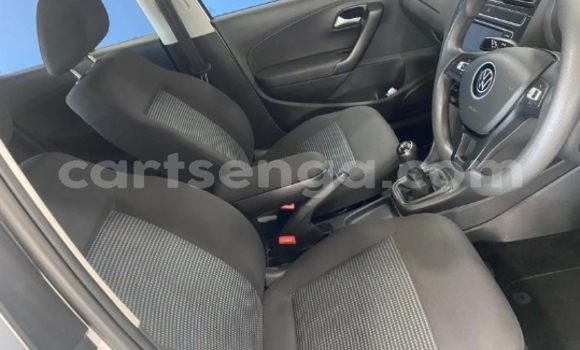 Nunua Ilio tumika Volkswagen Polo White Gari ndani ya Ezulwini nchini Hhohho Nunua Ilio tumika Volkswagen Polo White Gari ndani ya Ezulwini nchini Hhohho