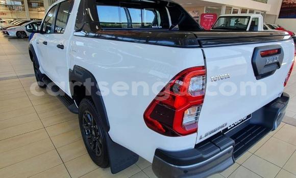 Buy Used Toyota Hilux White Car in Ezulwini in Hhohho Buy Used Toyota Hilux White Car in Ezulwini in Hhohho