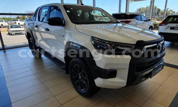 Buy Used Toyota Hilux White Car in Ezulwini in Hhohho Buy Used Toyota Hilux White Car in Ezulwini in Hhohho