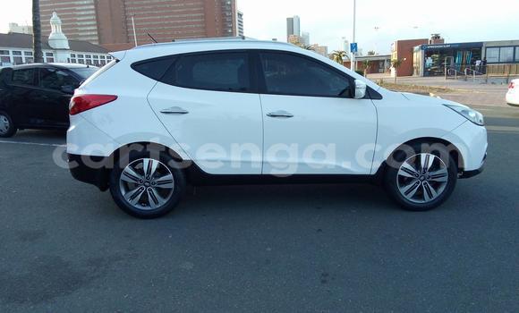 Buy Used Hyundai Genesis White Car in Ezulwini in Hhohho Buy Used Hyundai Genesis White Car in Ezulwini in Hhohho