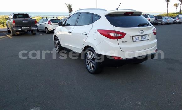 Nunua Ilio tumika Hyundai Genesis White Gari ndani ya Ezulwini nchini Hhohho Nunua Ilio tumika Hyundai Genesis White Gari ndani ya Ezulwini nchini Hhohho