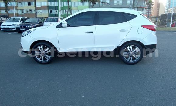 Nunua Ilio tumika Hyundai Genesis White Gari ndani ya Ezulwini nchini Hhohho Nunua Ilio tumika Hyundai Genesis White Gari ndani ya Ezulwini nchini Hhohho