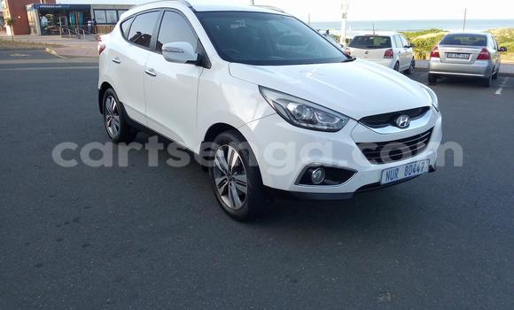 Nunua Ilio tumika Hyundai Genesis White Gari ndani ya Ezulwini nchini Hhohho Nunua Ilio tumika Hyundai Genesis White Gari ndani ya Ezulwini nchini Hhohho