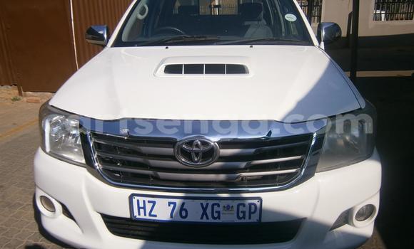 Nunua Ilio tumika Toyota Hilux White Gari ndani ya Ezulwini nchini Hhohho Nunua Ilio tumika Toyota Hilux White Gari ndani ya Ezulwini nchini Hhohho